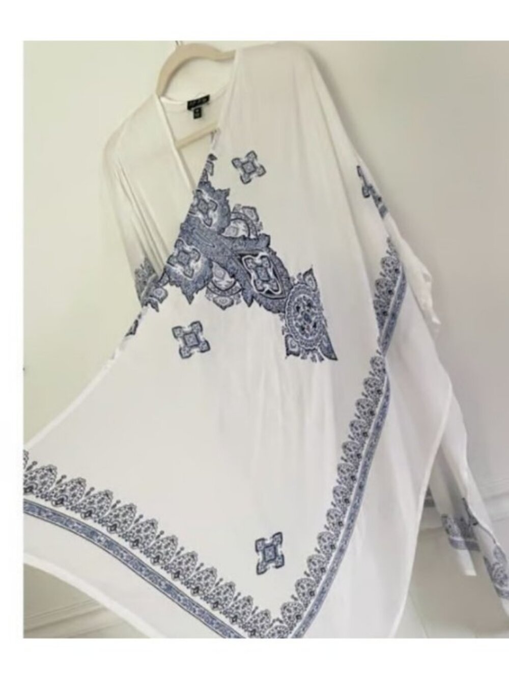 J For Justify White Blue Medallion Kimono Boho Festival Beach Cover Up OS - Picture 6 of 7